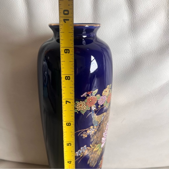 Vintage Japanese Porcelain Cobalt Blue Peacock Vase w/ Gold Trim - Picture 4 of 7